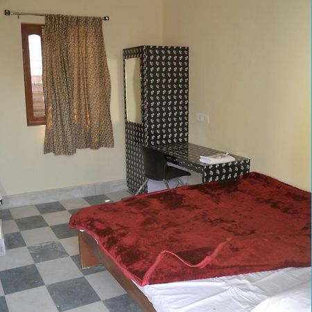 Hotel Vaibhav Raxaul Exteriör bild